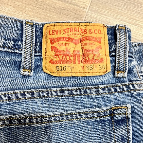 Levi’s 516 Straight Leg Jeans Men’s fits 36x28 Blue Faded Distressed Classiccore - Picture 3 of 15